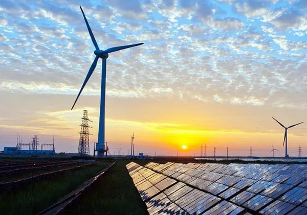 Custos de investimentos e produção de energia solar podem cair 80% até 2050