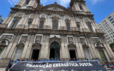 Ambientalistas defendem nova política energética nacional para os combustíveis fósseis durante leilão de petróleo no Rio