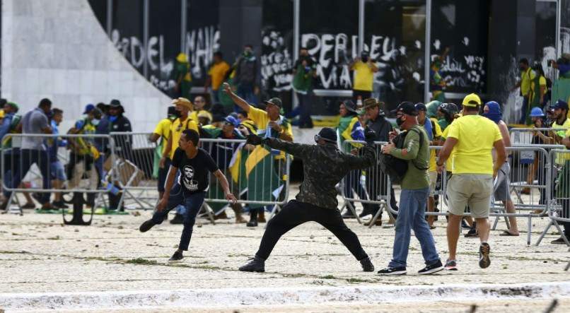 Terroristas atacam três poderes em Brasília