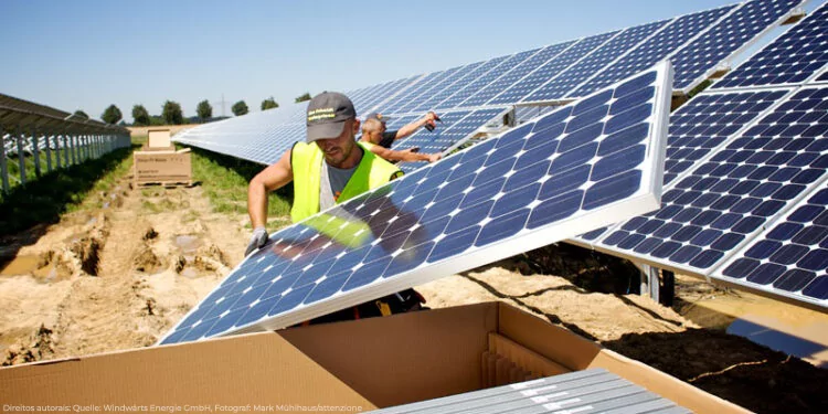 Financiamento para energia solar no Brasil aumenta quase 80% em
