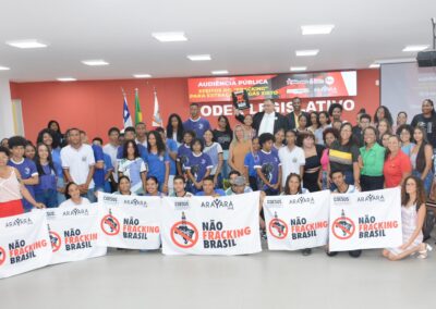 Estudantes do Colégio Estadual Luís Eduardo Magalhães (Barreiro) presentes na Audiência Pública em Alagoinhas/BA - 15/04/2024 - Crédito: Assessoria do vereador Thor de Ninha.