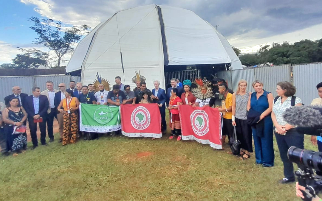 Evento no ATL 2024 com representantes de embaixadas debateu impactos do Petróleo aos povos indígenas