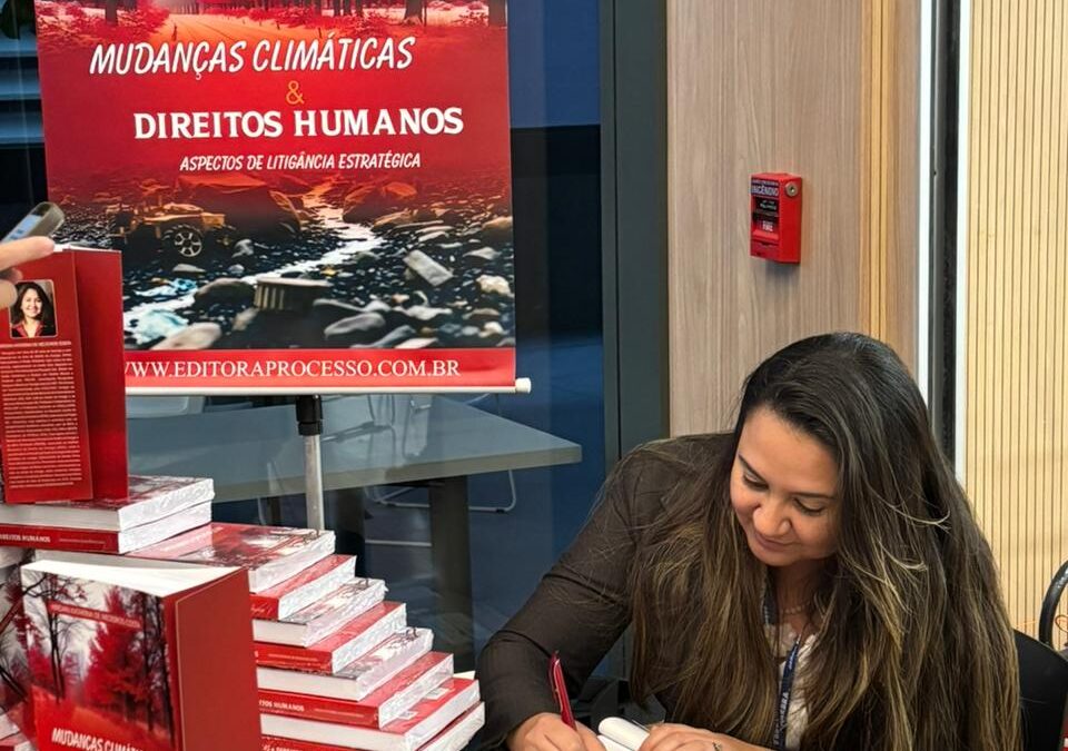 Colaboradora da Arayara lança livro sobre mudanças climáticas e direitos humanos em evento internacional